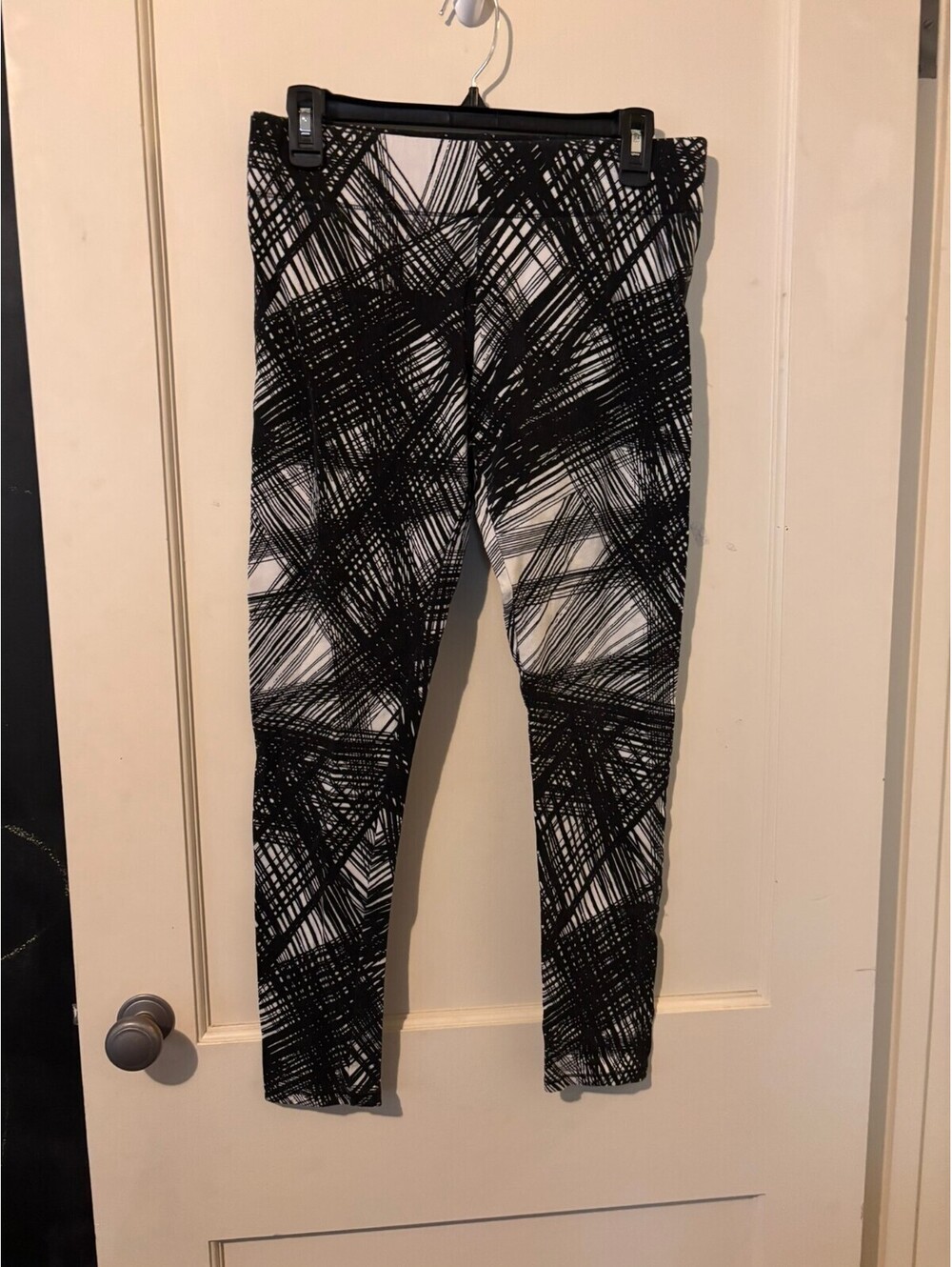 Mixit black and white abstract print leggings Medium